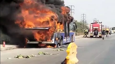 पुण्यात इलेक्ट्रिक बसला भीषण आग; सुदैवाने जीवितहानी टळली