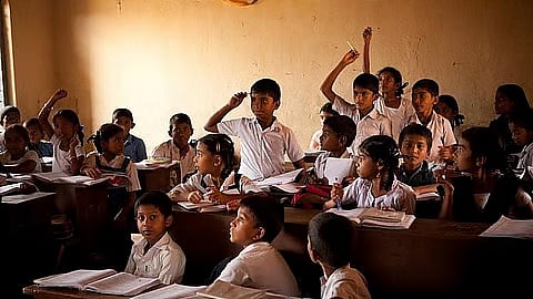 कोचिंग इंडस्ट्रीमुळे शिक्षण झाले नापास!