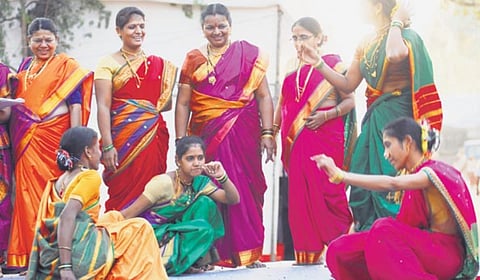 लोकगीतांमधील माहेर-सासर 