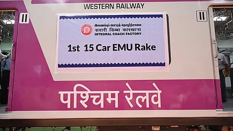 Mumbai News : मुंबई लोकलमध्ये मोठा बदल! पहिली सलग १५ डब्यांची EMU लोकल सज्ज; एकाच फेरीत ७,५५५ प्रवाशांची क्षमता