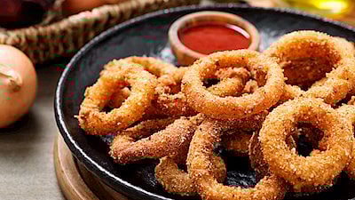 खूप खाल्ली कांदा भजी, आता बनवा कुरकुरीत कांद्याचे रिंग; चव अशी की बाहेरचं फास्ट फूड विसराल