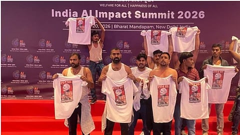 AI समिटदरम्यान युवा काँग्रेसचे आंदोलन; टी-शर्ट काढून 'मोदी इज कॉम्प्रमाईज्ड'ची घोषणाबाजी, अमेरिकेसोबतच्या व्यापार कराराला विरोध