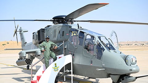 राष्ट्रपती द्रौपदी मुर्मू यांची 'प्रचंड' गगनभरारी; फायटर हेलिकॉप्टरमधून सह-वैमानिक म्हणून उड्डाण करणाऱ्या पहिल्याच राष्ट्रपती