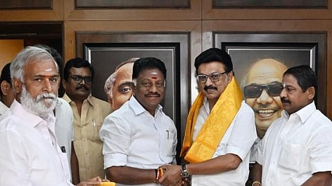 तामिळनाडूच्या राजकारणात उलथापालथ; जयललितांचे विश्वासू, माजी मुख्यमंत्री पनीरसेल्वम यांचा द्रमुकमध्ये प्रवेश