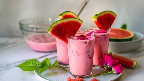 उकाड्यात शरीराला मिळेल थंडावा; दूध, कलिंगड आणि सब्जापासून बनवा 'मोहब्बत का शरबत'