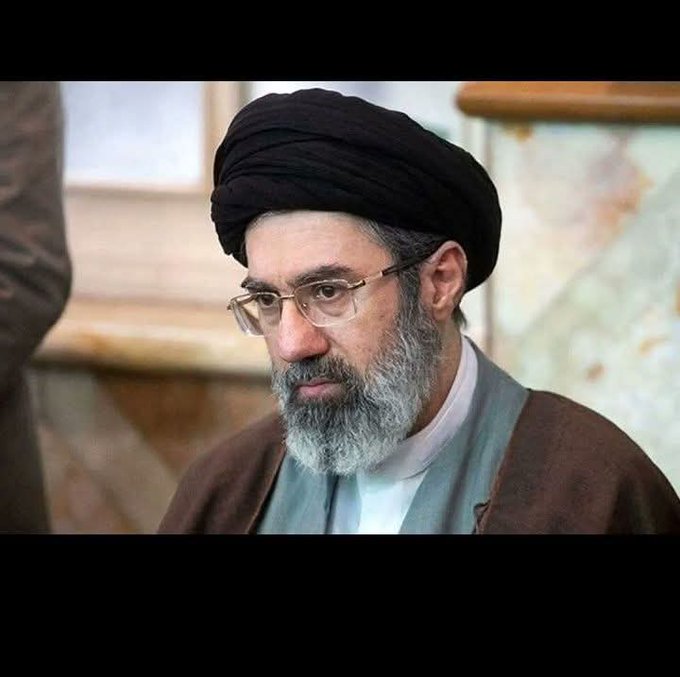 अयातुल्ला खामेनींचे उत्तराधिकारी म्हणून पुत्र मोज्तबा यांची निवड?