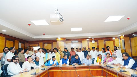 राज्यसभेच्या ७ जागा बिनविरोध; शरद पवार, रामदास आठवले यांचे अर्ज दाखल, शिवसेना शिंदे 
गटाकडून डॉ. ज्योती वाघमारे यांना उमेदवारी