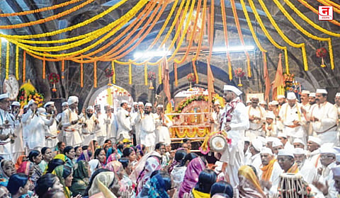 आरती, महापूजा, हरिपाठासह टाळ, मृदंगाने देहूनगरी दुमदुमली; भक्तिमय वातावरणात संत तुकाराम बीज सोहळा साजरा  