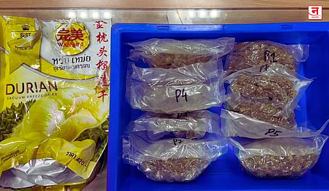 विमानाच्या शौचालयातून करत होते गांजाची तस्करी; ७४ लाखांचा अमली पदार्थ जप्त  