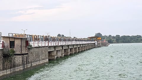 गिरणा नदीला बलून बंधाऱ्यांऐवजी बॅरेजेसचा आधार; खर्चिक व अव्यवहार्यतेमुळे बंधाऱ्यांची कल्पना मागे 