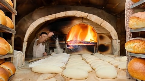 Mumbai : १०२ बेकरीचालकांना स्टॉप वर्क नोटीस; पालिकेच्या दणक्यानंतर १७५ बेकऱ्यांमध्ये लाकडाचा वापर बंद