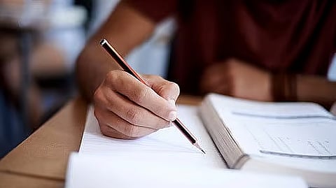 'त्या' परीक्षांच्या शुल्कासंदर्भात लवकरच निर्णय; राखीव प्रवर्गातील परीक्षार्थींबाबत केंद्र शासनाच्या प्रक्रियेचा समितीमार्फत अभ्यास करणार - शेलार