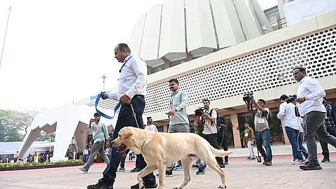Mumbai : विधानभवन बॉम्बने उडवून देण्याची धमकी; राज्य सरकारकडून धमकीची गंभीर दखल, विधानभवन परिसराच्या सुरक्षेत वाढ