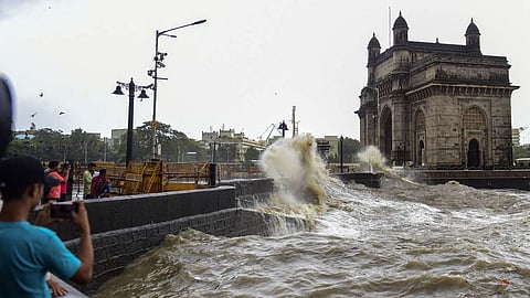 मुंबईकरांनो सावधान, यंदा पावसाळ्यात समुद्राला उधाण; २४ दिवस समुद्रात उसळणार मोठ्या लाटा 