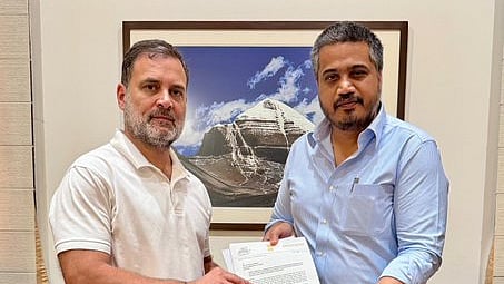 रोहित पवारांनी राहुल गांधींची घेतली भेट; CBI चौकशीवरून सरकारवर गंभीर आरोप