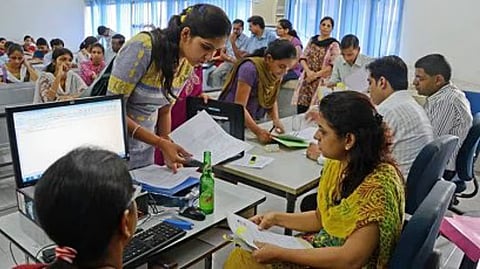 अवास्तव शुल्क आकारणाऱ्या महाविद्यालयांवर कारवाई; उच्च आणि तंत्र शिक्षणमंत्री चंद्रकांत पाटील यांनी विधानसभेत दिला इशारा