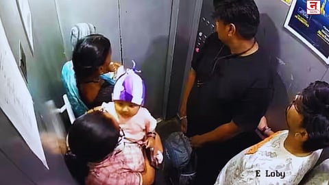 पुण्यात धक्कादायक घटना; लिफ्टच्या दरवाज्यात अडकला चिमुकलीचा हात, CCTV व्हिडिओ व्हायरल