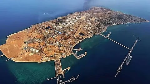 खर्ग बेटावर अमेरिकेचा हल्ला; इराणचे सर्व लष्करी तळ उद्ध्वस्त झाल्याचा ट्रम्प यांचा दावा