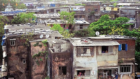 Mumbai : घरे विकू नका, देवेंद्र फडणवीस यांचे आवाहन; नायगाव बीडीडी चाळ पुनर्विकास प्रकल्पातील ८६४ सदनिकांचे वितरण