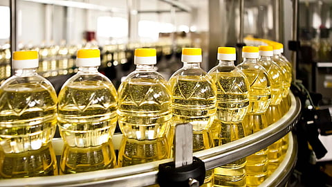 खाद्यतेलाच्या दरात १० रुपयांची उसळी; स्वयंपाकघरात महागाईचा भडका