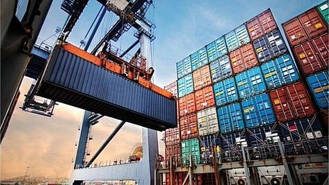 भारतीय कंपन्यांचा सामना कच्च्या मालाच्या तुटवड्याशी; माल वाहतुकीला विलंब होत असल्याची उद्योगांची तक्रार
