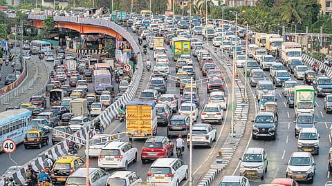 Pune : गणपती विसर्जनासाठी वाहतूकीत मोठे बदल; ४८ तास अवजड वाहनांना प्रवेशबंदी, १७ प्रमुख रस्ते बंद, जाणून घ्या पर्यायी मार्ग