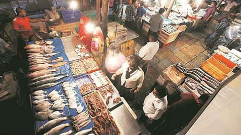 विकासक दिवाळखोर, तरीही मेहेरनजर का? ग्रँट रोड मार्केट पुनर्विकासाबाबत कोळी संघटनेचे सवाल