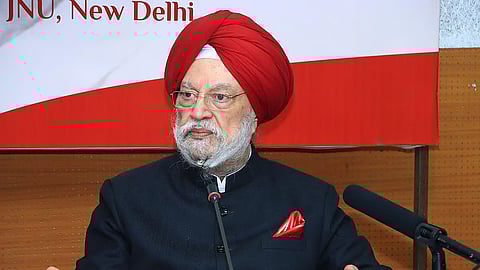 कर कमी, पण दर नाही कमी; पेट्रोलवरच्या अबकारी करात घट, युद्धपरिणामांपासून ग्राहकांचे रक्षण