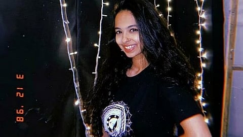 Mumbai : खार येथील जान्हवी कुकरेजाच्या आईची उच्च न्यायालयात धाव; मैत्रीण दिया पडळकरच्या निर्दोष सुटकेला आव्हान 