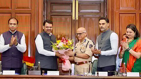 बांगलादेशींसाठी टूलची निर्मिती; मुख्यमंत्री देवेंद्र फडणवीस यांची घोषणा; सी-६० दलातील पोलिसांना विशेष पदक