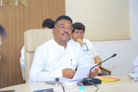 राज्यात अवैध प्रवासी वाहतूक मोठ्या प्रमाणावर सुरू; उच्चस्तरीय आढावा बैठकीत अहवाल सादर, अधिकाऱ्यांवर शिस्तभंगाची कारवाई करण्याचा इशारा