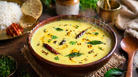 उन्हाळ्यात बनवा परफेक्ट ताकाची कढी! 'या' ७ टिप्स लक्षात ठेवा; कढी कधीच फुटणार नाही