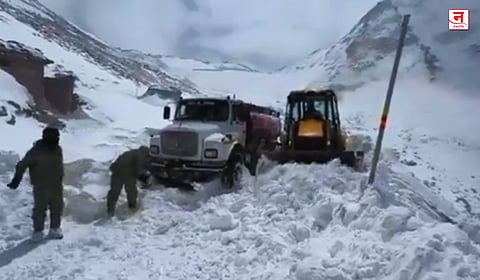 उत्तर सिक्कीममध्ये भूस्खलन; लष्कराकडून १३५ पर्यटकांची सुखरूप सुटका, बचावकार्य सुरू