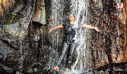 रणरणत्या उन्हात, धबधब्याची साथ!