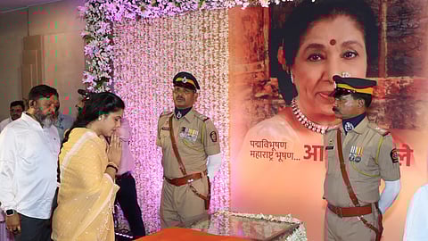 आशा भोसले यांना पालिकेत श्रद्धांजली