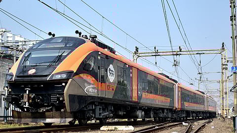 मुंबई ते बंगळुरू स्लीपर वंदे भारत ट्रेनला केंद्राची  मंजुरी; प्रवास होणार अधिक जलद आणि आरामदायी