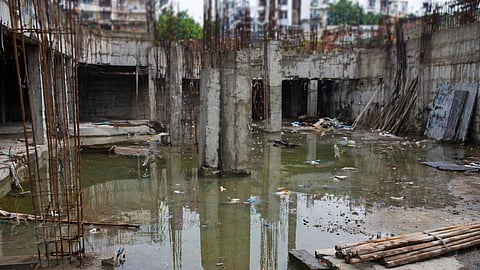 अर्धवट बांधकामातील पाण्यात बुडून बालकाचा मृत्यू