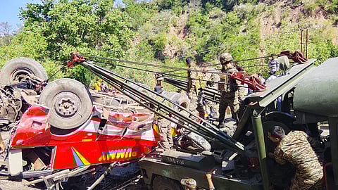 उधमपूरमध्ये बस दरीत कोसळून २१ प्रवाशांचा मृत्यू 
