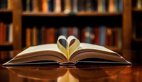 पुस्तकंच पंचप्राण 