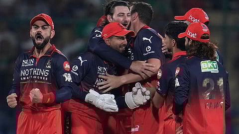 IPL 2026 : जोश-भुवीपुढे दिल्लीची दैना! अवघ्या ७५ धावांत संघ गारद; बंगळुरूचा ९ गडी राखून शानदार विजय