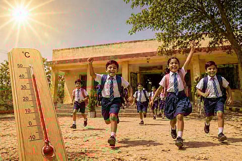 शाळा सुटली...कडक उन्हाळ्यामुळे सर्व शाळांना सुट्टी जाहीर