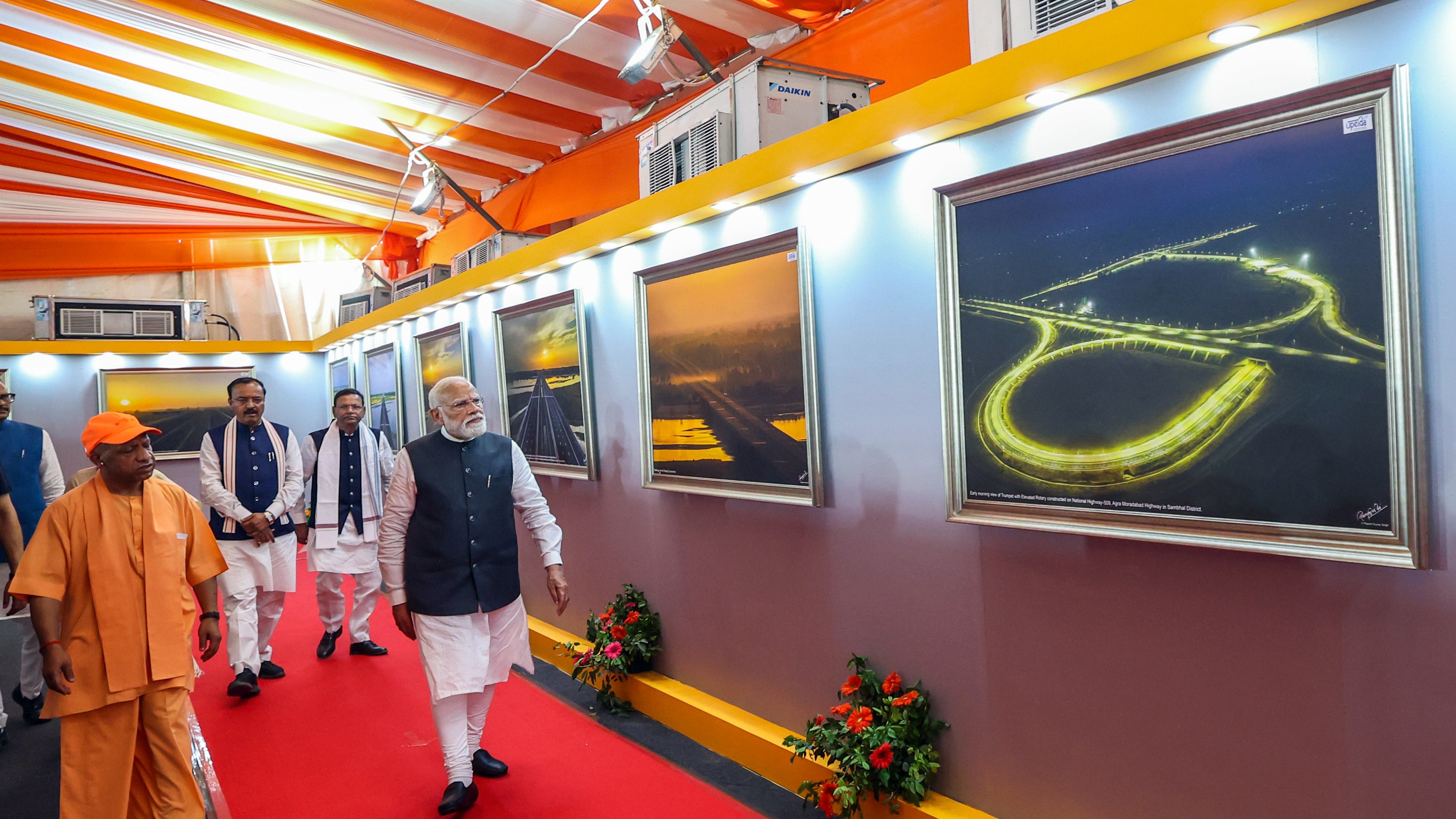 ‘गंगा एक्स्प्रेसवे’चे लोकार्पण; मेरठ ते प्रयागराज ५९४ किमी लांबीचा रस्ता, मोदींच्या हस्ते उद्घाटन 