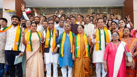विधान परिषद निवडणुकीचे नाट्य संपुष्टात; सर्व दहा जण बिनविरोध; पोटनिवडणुकीसाठी प्रज्ञा सातव यांचा एकमेव अर्ज