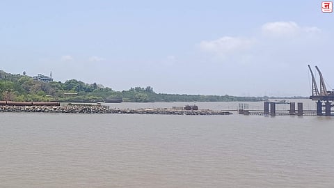 मोरा-मुंबई रो-रो सेवेचा एप्रिलचा मुहूर्त पुन्हा हुकला; ७५ कोटी रुपयांचा प्रकल्प रखडलेल्या स्थितीत