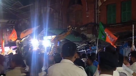 तृणमूल कार्यालयावर जमावाचा बुलडोझर; बंगालमध्ये हिंसाचार, केंद्रीय पथकांवर हल्ले