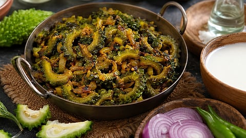Kitchen Tips : कारल्याची भाजी अजिबात कडू लागणार नाही! 'या' ५ सोप्या ट्रिक्समुळे चव होईल दुप्पट