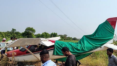 Pune : बारामती विमानतळाजवळ अपघात; रेडबर्ड एव्हिएशनचे शिकाऊ विमान कोसळले, पायलट सुरक्षित