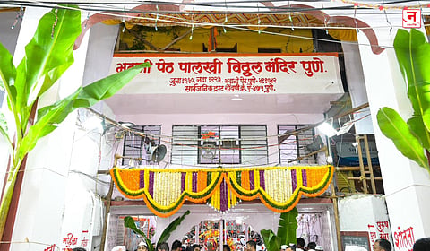 श्री ज्ञानेश्वर महाराज पालखीचे आळंदीतून प्रस्थान; पुण्यातील मुक्काम विठोबा मंदिरातच, जिल्हाधिकाऱ्यांच्या हमीनंतर देवस्थानचा निर्णय