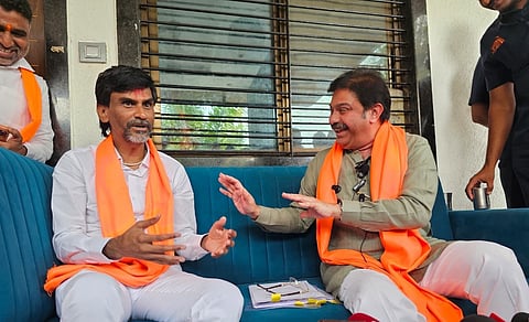 मराठा आरक्षणाचा तिढा; आमदार प्रसाद लाड अंतरवाली सराटीत, मनोज जरांगेंची भेट घेत संवादाचे आवाहन