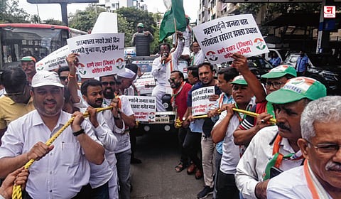 ठाण्यात काँग्रेसचा ‘दोरखंड’ एल्गार; पेट्रोल-डिझेल दरवाढीविरोधात आंदोलन
